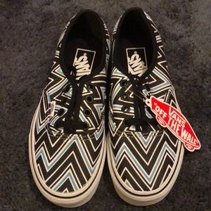 Chevron- Black/Scuba Blue size 3.5 men, 5 women